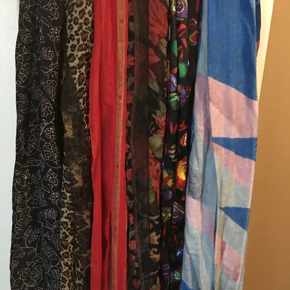 Scarfs - Picture 3 of 8